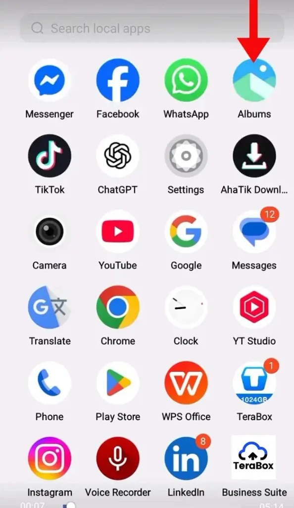 Android app drawer with the Albums app highlighted, showing where to open photos before sharing them to TeraBox.